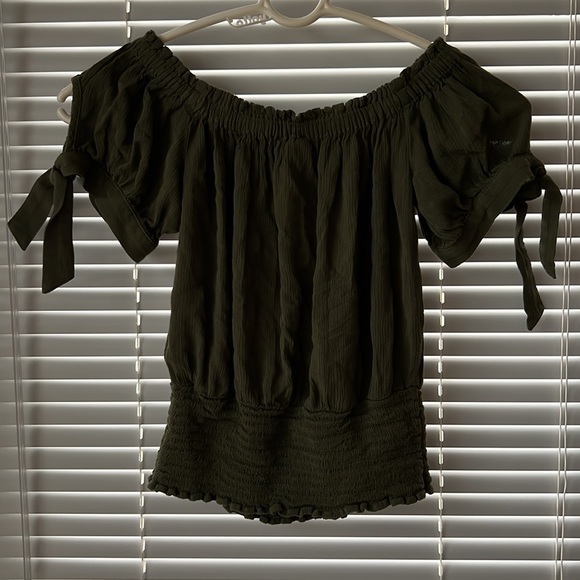 EXPRESS TOP💚 - Picture 2 of 4